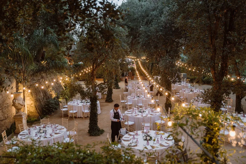 Cena al aire libre en los jardines de Mas Sant Lleí